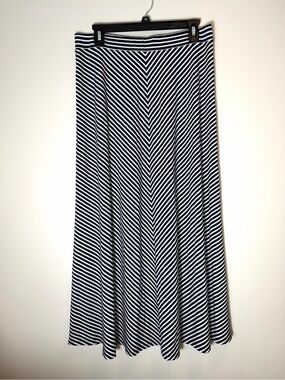 NWT LOFT Navy Blue & White Pull On Chevron Striped Maxi Skirt Size M